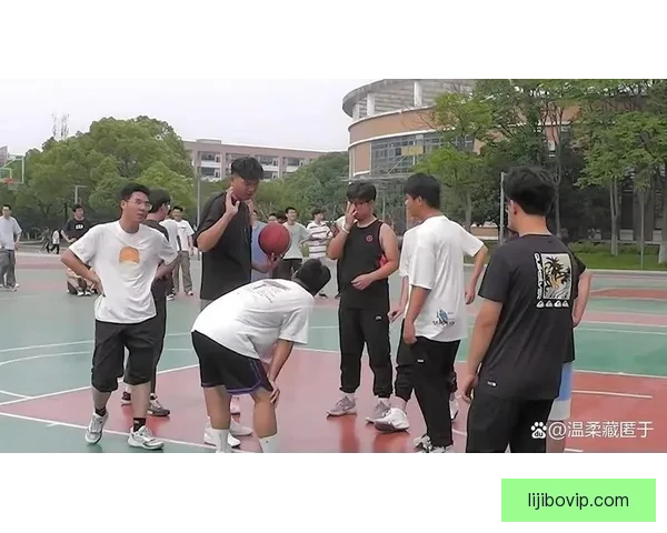 篮球赛事激战正酣 球员们的拼搏与荣耀尽显赛场